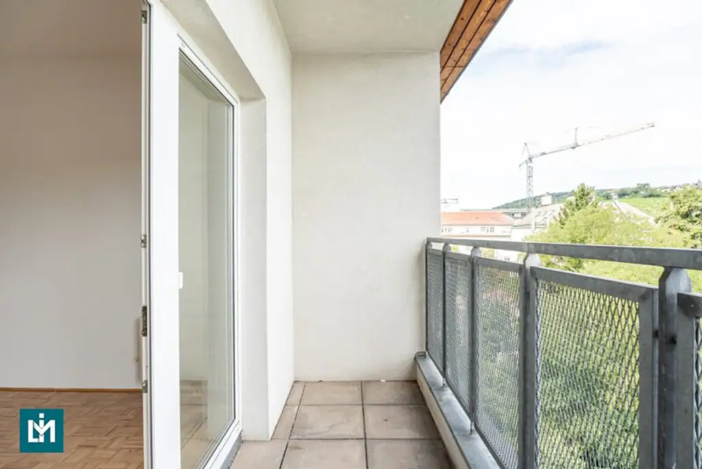 SCHÖNE 2 - ZIMMER MAISONETTE MIT GALERIE UND 2 TERRASSEN / NÄHE KRANKENHAUS GÖTTLICHER HEILAND