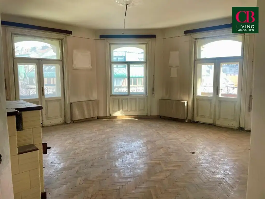 Sanierungsbedürftige Wohnung in einem klassischen Jahrhundertwendehaus