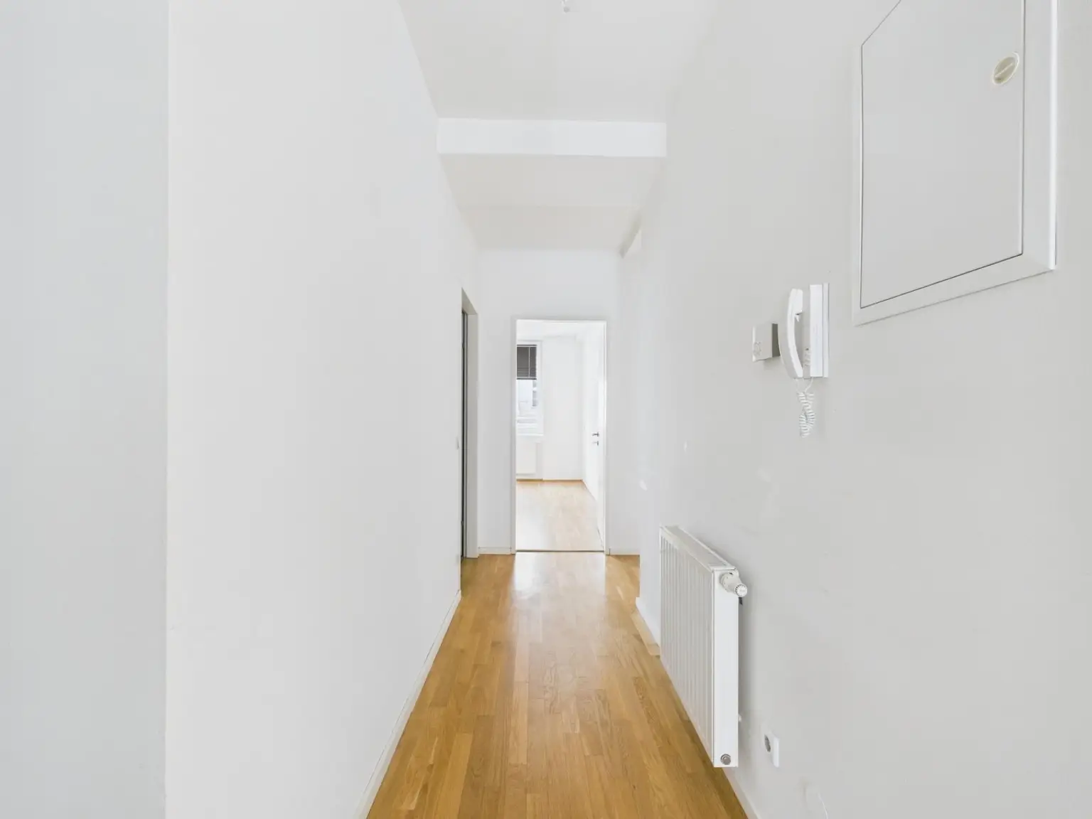 CAM04191G0-PR0076-STILL017