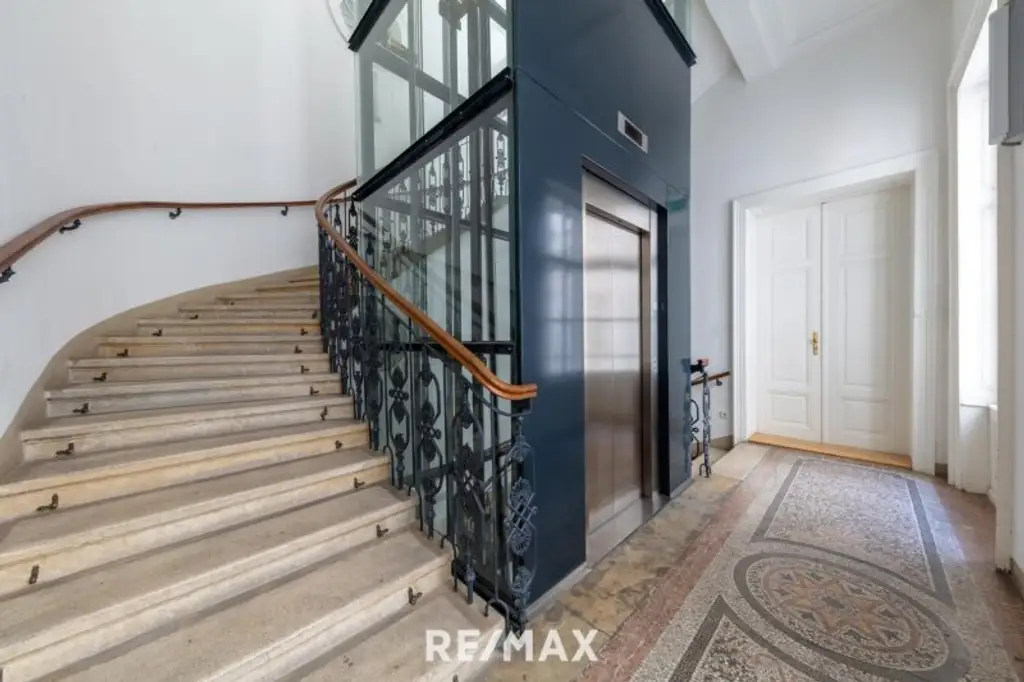 Stadthaus im Dach: Palais-Charme auf drei Etagen