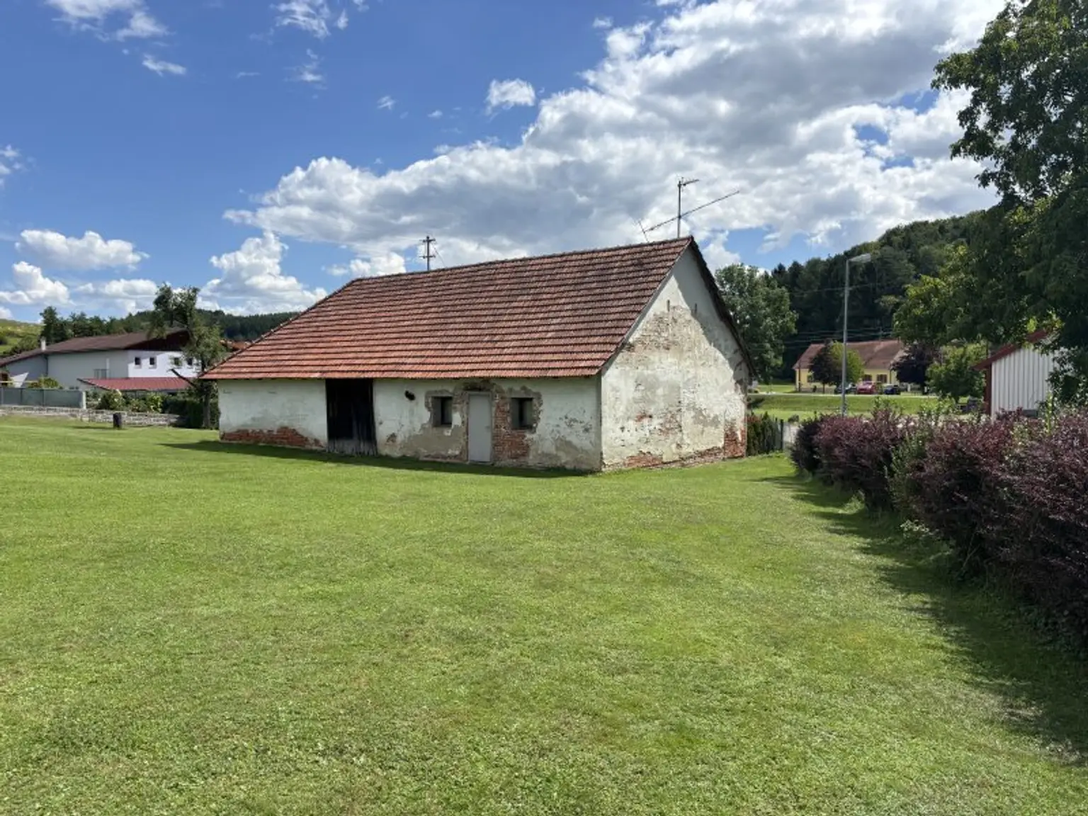 ** GARTENTAGE ** ren.bed. Landhaus mit bezauberndem Grundstück !! Ca. 7.200m 2 Wald inklusive !!