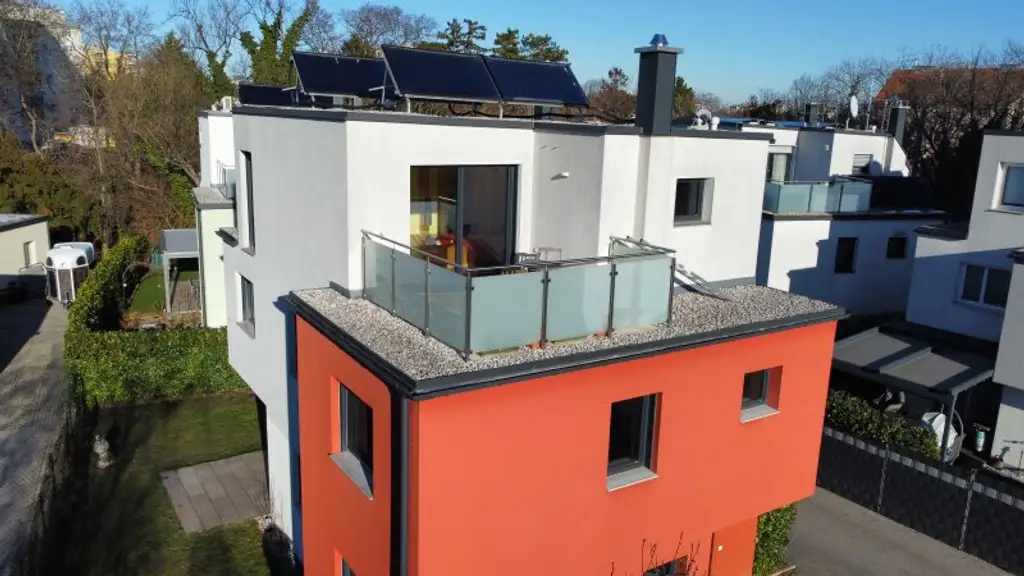 Modernes Familienhaus (2019) mit 6 Zimmern, Wohnkeller, Dachterrasse, Garten und 2 Stellplätzen