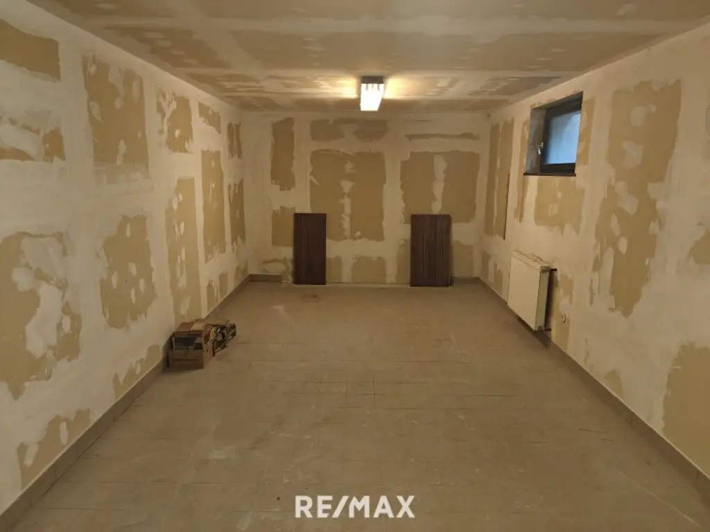 ca. 160m² NFL | Einfamilienhaus im Grünen | große Garage & Keller | Renovierungsbedarf