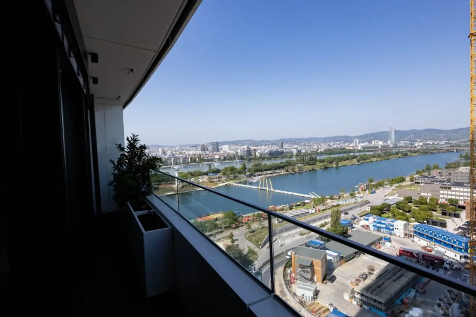 Sonnenuntergänge, Skyline & Donau – Ihr neues vollausgestattetes Luxusapartment in den DANUBEFLATS