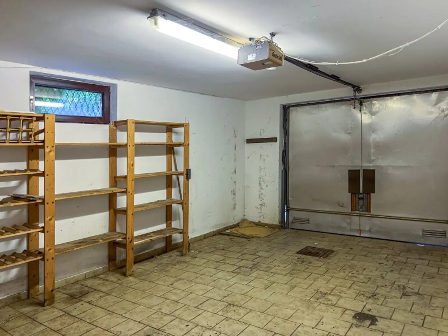 Familiengeeignetes Eckreihenhaus bei der Amerikanischen Schule:  5 Zimmer, und ein Gäste-Studio mit Bad,  Garten, Balkon, Garage, viel Platz und Ruhe!
