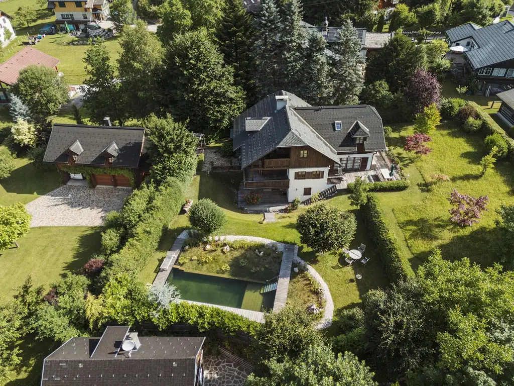 Familienanwesen - stilvoll mit großem Garten und Schwimmteich