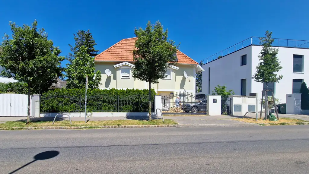 Niedrigenergie-Doppelhaushälfte in Mauer. 5 Zimmer, Terrasse, Garten und Autostellplatz