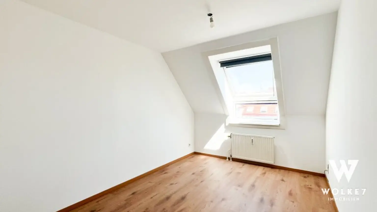 Helle und ruhige 4-Zimmer-Maisonette mit Loggia in Neubau I Nähe Donau