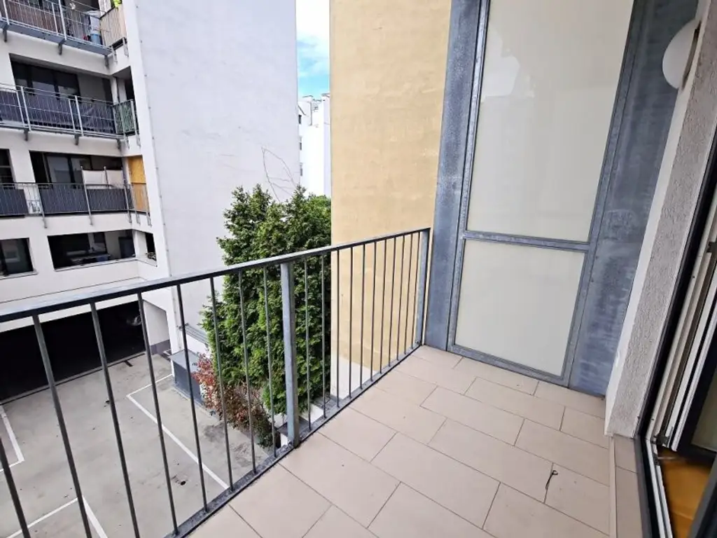 U1-NÄHE, gepflegte 68 m2 Neubau inkl. 4 m2 Loggia, 2 Zimmer, Wannenbad, Parketten, 2. Liftstock, Humboldtgasse