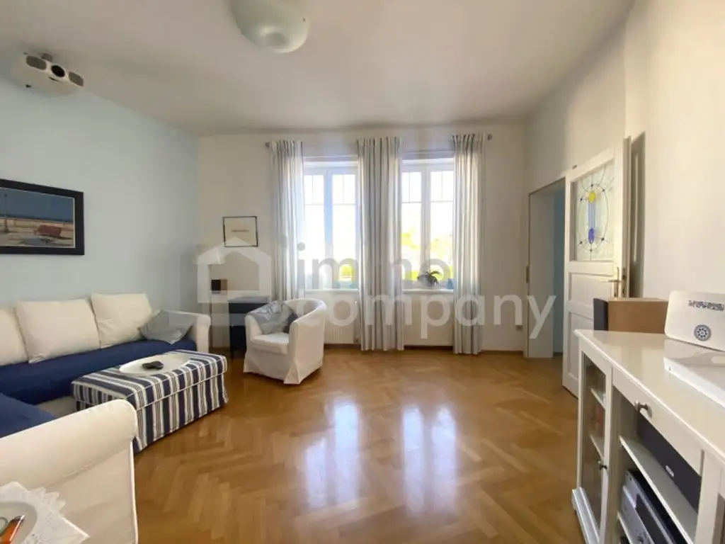 Altbau trifft Eleganz – 5-Zimmer-Wohntraum mit Charme und Stil
