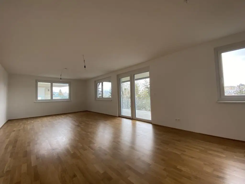 Traumwohnung mit super-großem, überdachten SÜD-Balkon!