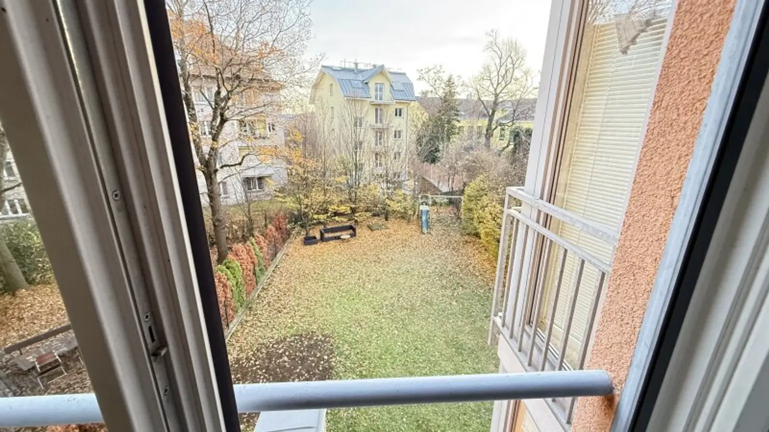 Nahe Schönbrunn: 2-Zimmer-Wohnung mit Balkon und Wintergarten, sowie ein opt. Stellplatz!