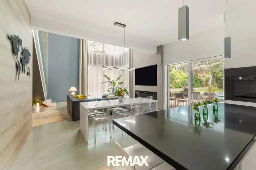 Beeindruckende Designer-Villa mit Pool und Poolhaus zum Soforteinzug!