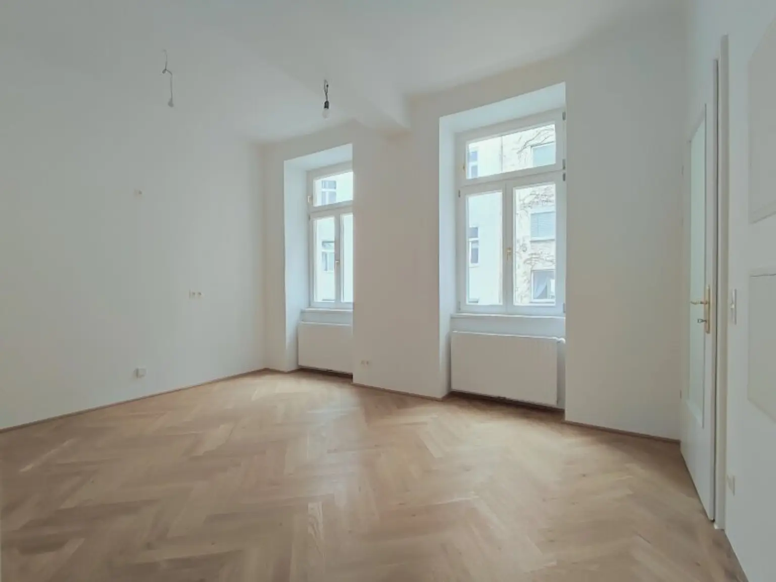 Altbaujuwel mit Erstbezug und U-Bahn Nähe! 3 Zimmer! Nähe Servitenviertel!