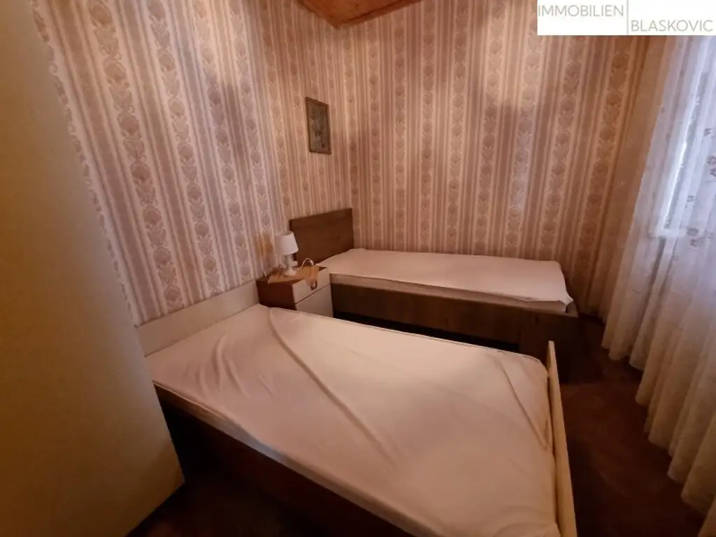 Steinhaus mit drei separaten Wohneinheiten und wunderbarem Meerblick - Kastelir-Labinci