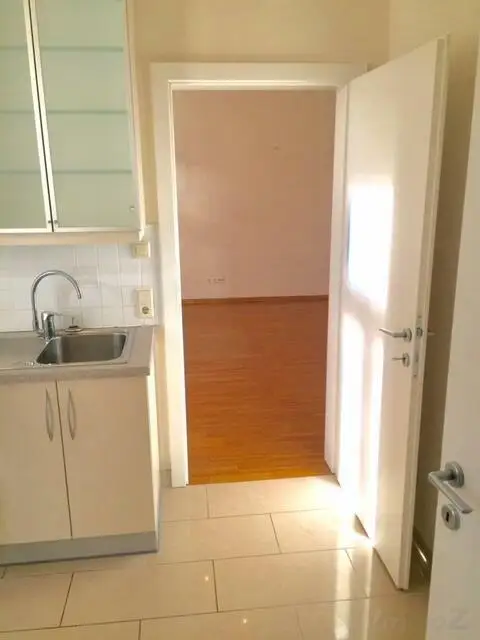 Sonnige, gepflegte Garconniere - Nähe FH, 3. OG ohne Lift - ab sofort