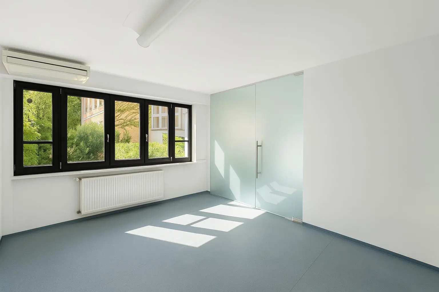 Behandlungsraum 1 (bearbeitet)