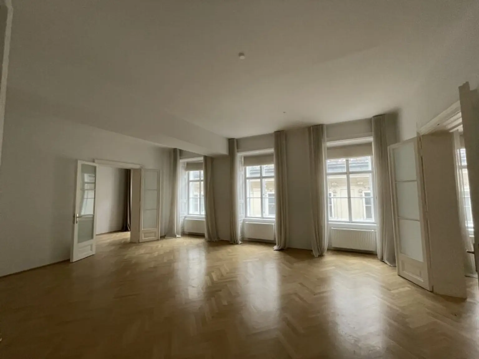 162 m² LUXURIÖSER ALTBAU -- GENERALSANIERT -- NEBEN GRABEN -- UNBEFRISTET!