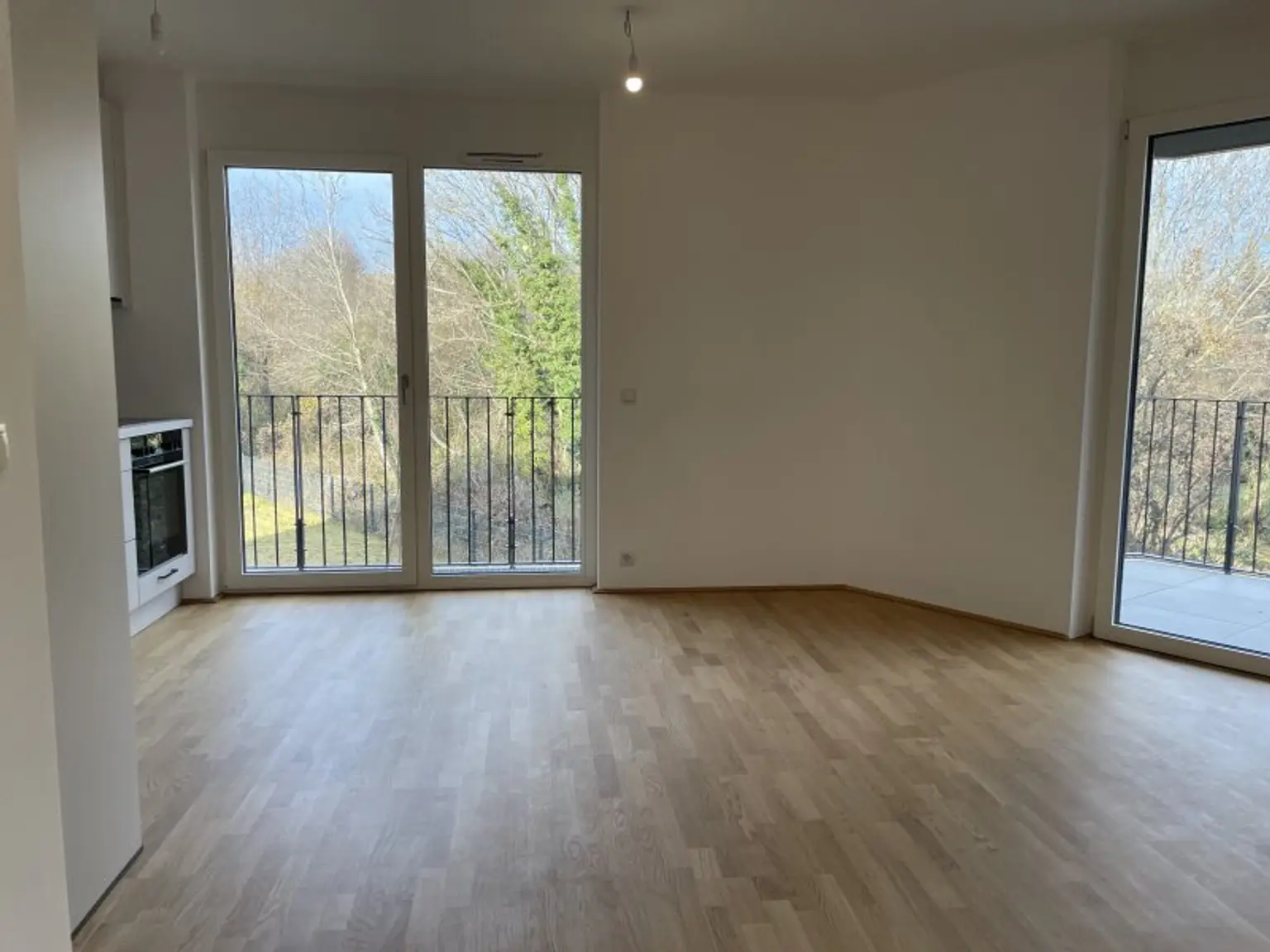 Exklusive 2-Zimmer Wohnung mit lichtdurchflutetem Wohnzimmer in absoluter Ruhelage - jetzt Anfragen!