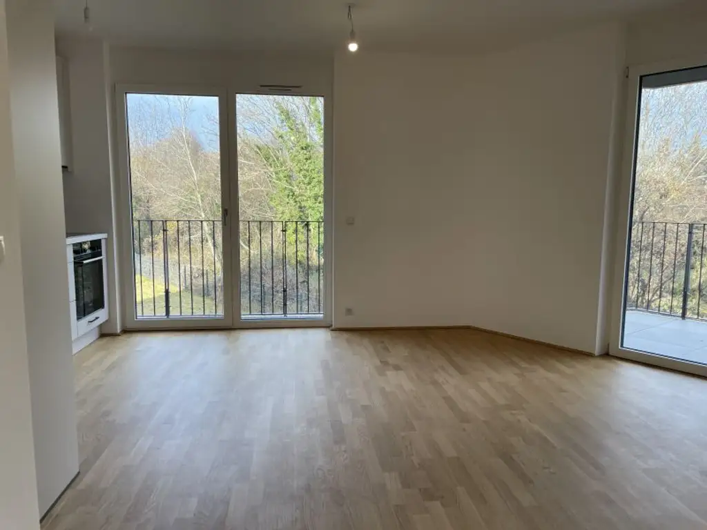 Exklusive 2-Zimmer Wohnung mit lichtdurchflutetem Wohnzimmer in absoluter Ruhelage - jetzt Anfragen!