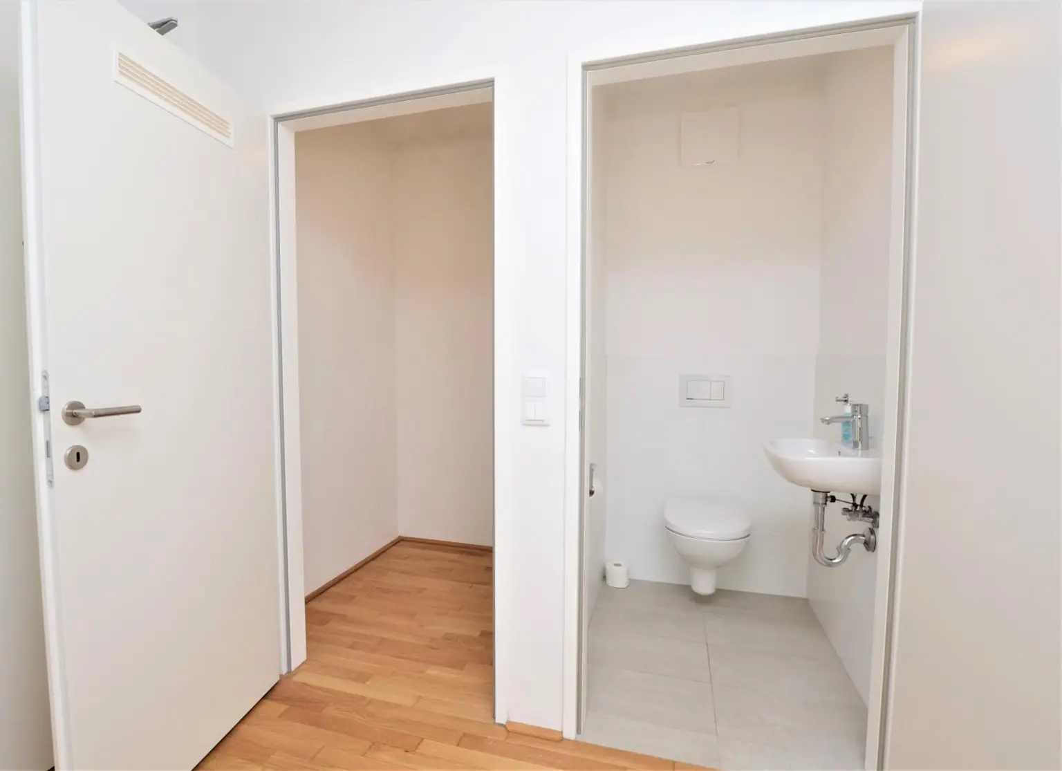Abstellraum und Toilette