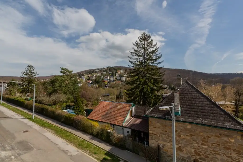 Lichtdurchflutete Architektenvilla mit Fernblick am Fuße des Wolfersbergs