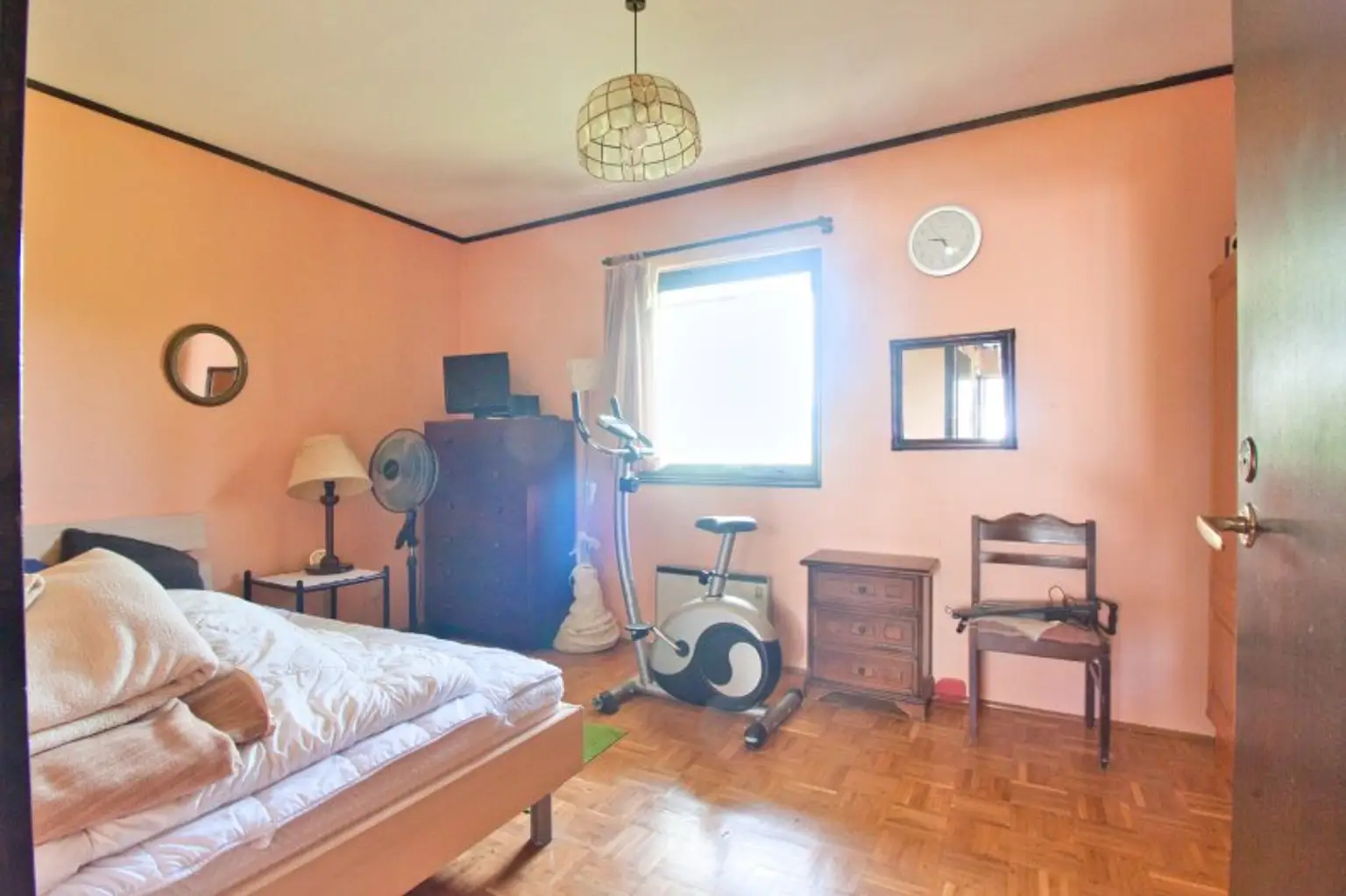 Ebenes Grundstück in ruhiger Sackgasse | sanierungsbedürftiges Einfamilienhaus mit idyllischer Garten | rd. 180 m² verbaubar