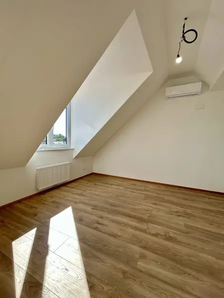 Moderne Dachgeschoßwohnung in Klosterneuburg: 75m² Erstbezug mit Terrasse!