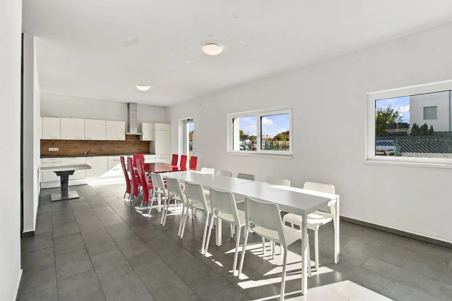 S | NEU am Markt ++ MODERNE ZWEI Zimmer mit TERRASSE | Prima Service Immobilien