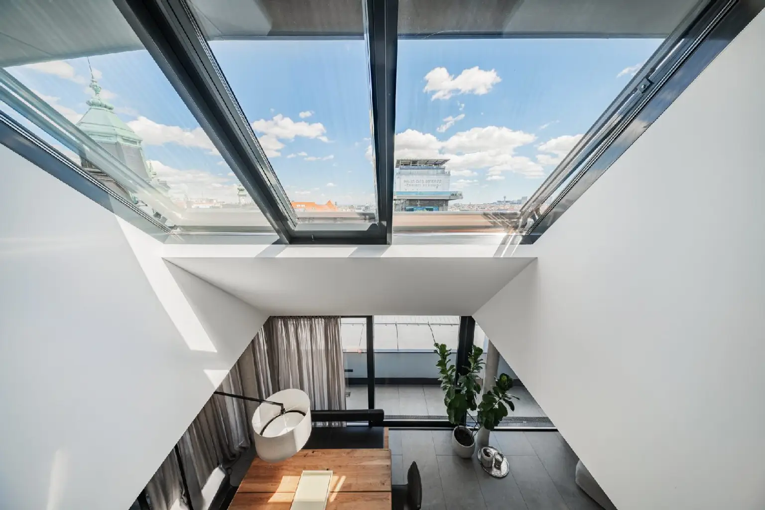 Exklusive Penthouse-Maisonette mit Panoramablick – Direkt am Haus des Meeres!