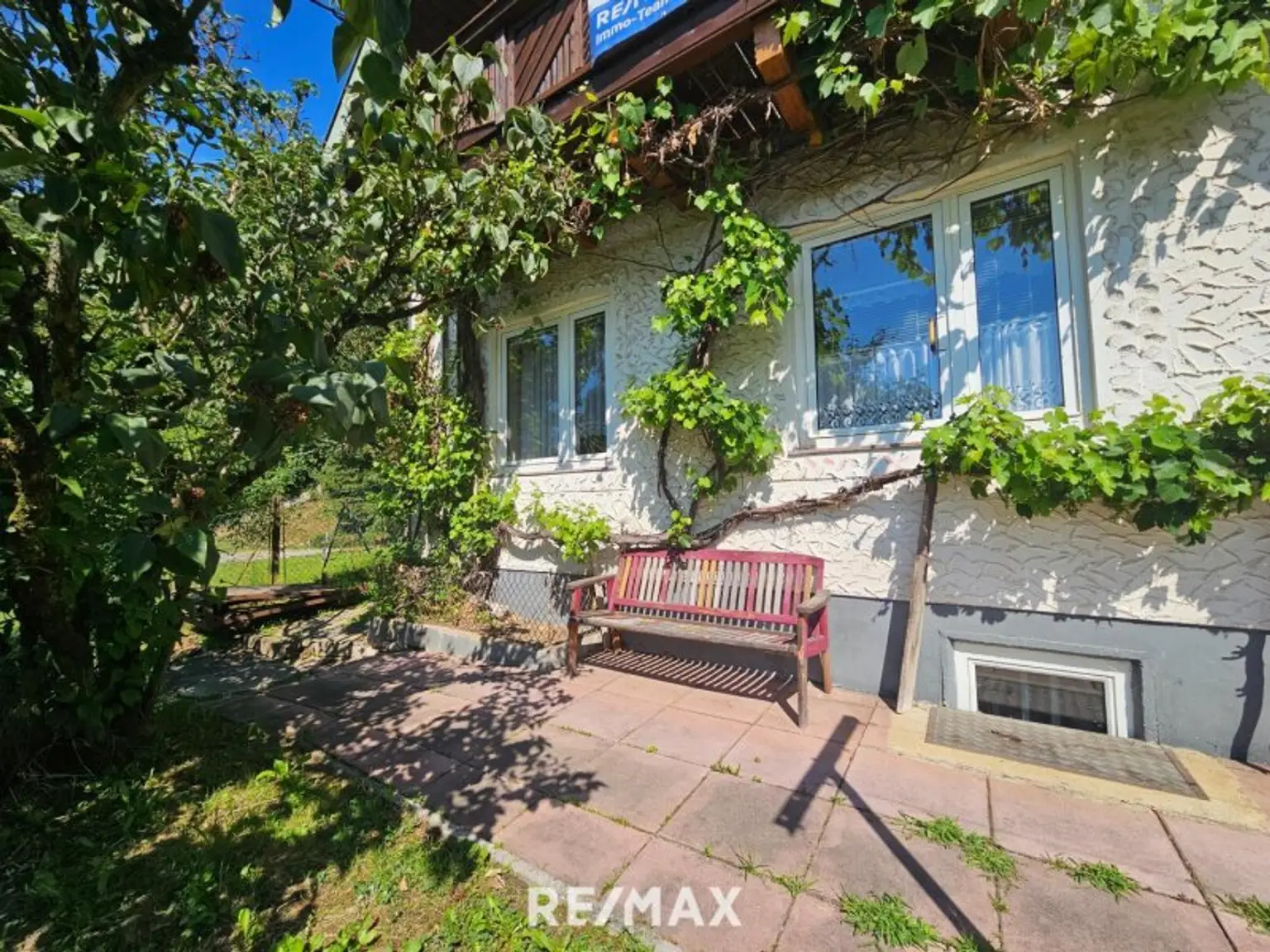 südseitige Terrasse vor dem Haus