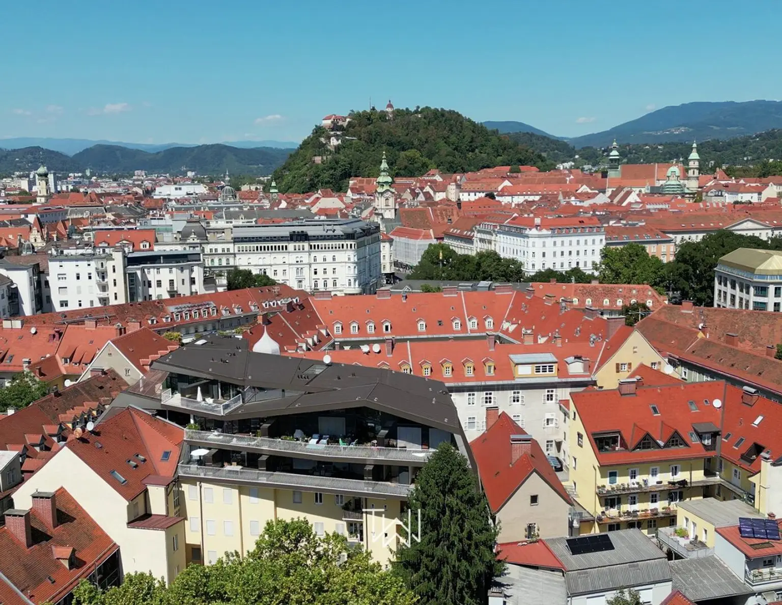 Exklusive Innenstadtwohnung mit großer Süd-Terrasse & Infrarotkabine - ruhig & zentral in Graz!