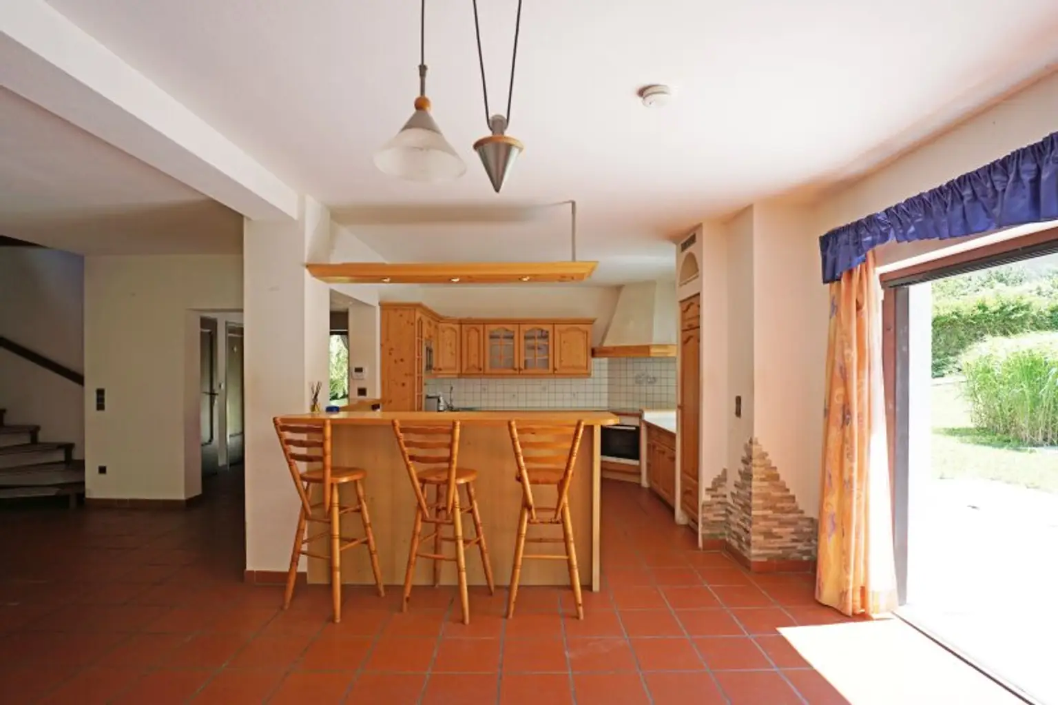 Familienidyll in Grünruhelage am Waldrand mit großem Garten, Schwimmbecken und Sauna