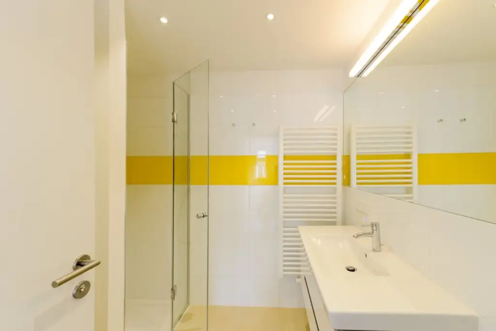 Neuwertige 2-Zimmer-Wohnung beim Westbahnhof - Balkon, Garage, U-Bahn