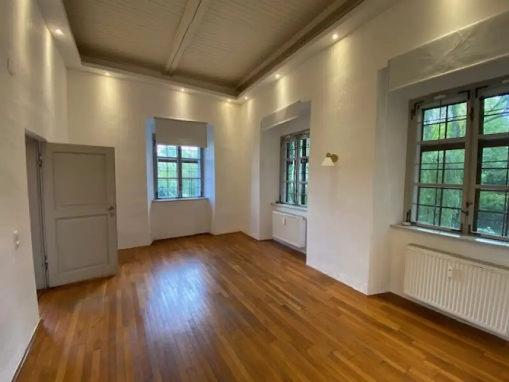Traumhafte Gartenwohnung in Ebergassing: 140m² gepflegt mit Einbauküche und Badewanne!