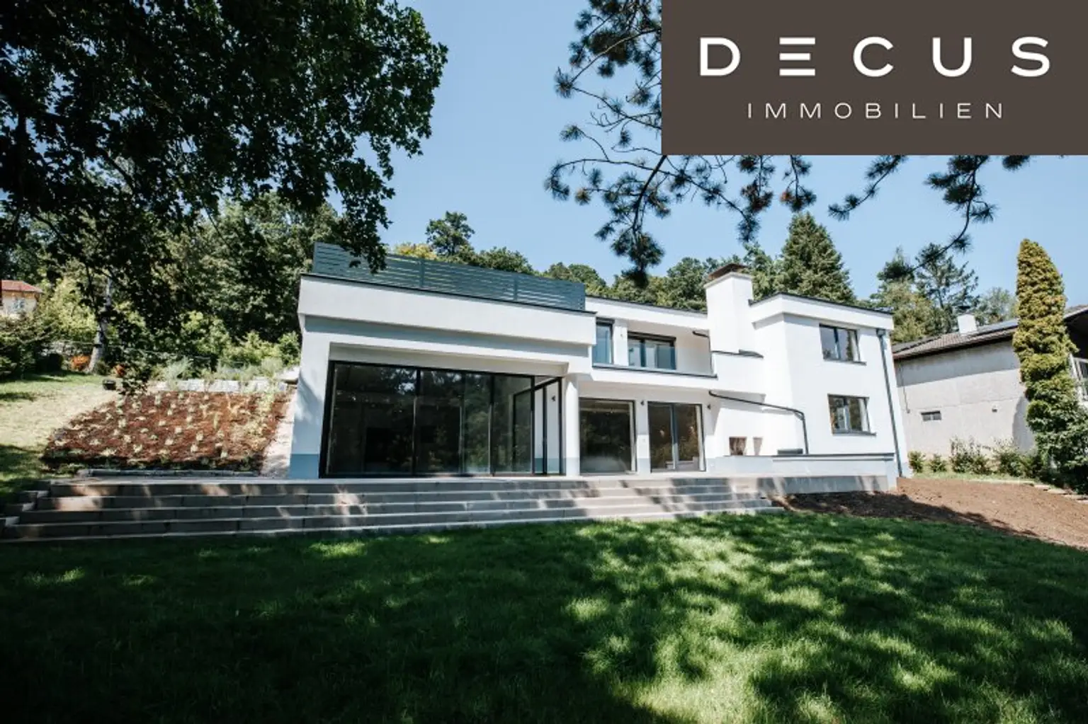 ERSTBEZUG! Luxuriöse Villa mit Sauna und Indoor-Pool!