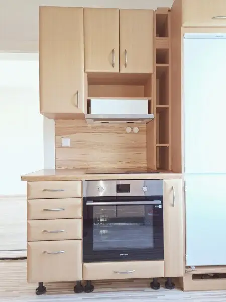 Sanierte  4 Zimmer Wohnung im Haus mit einem großen Garten