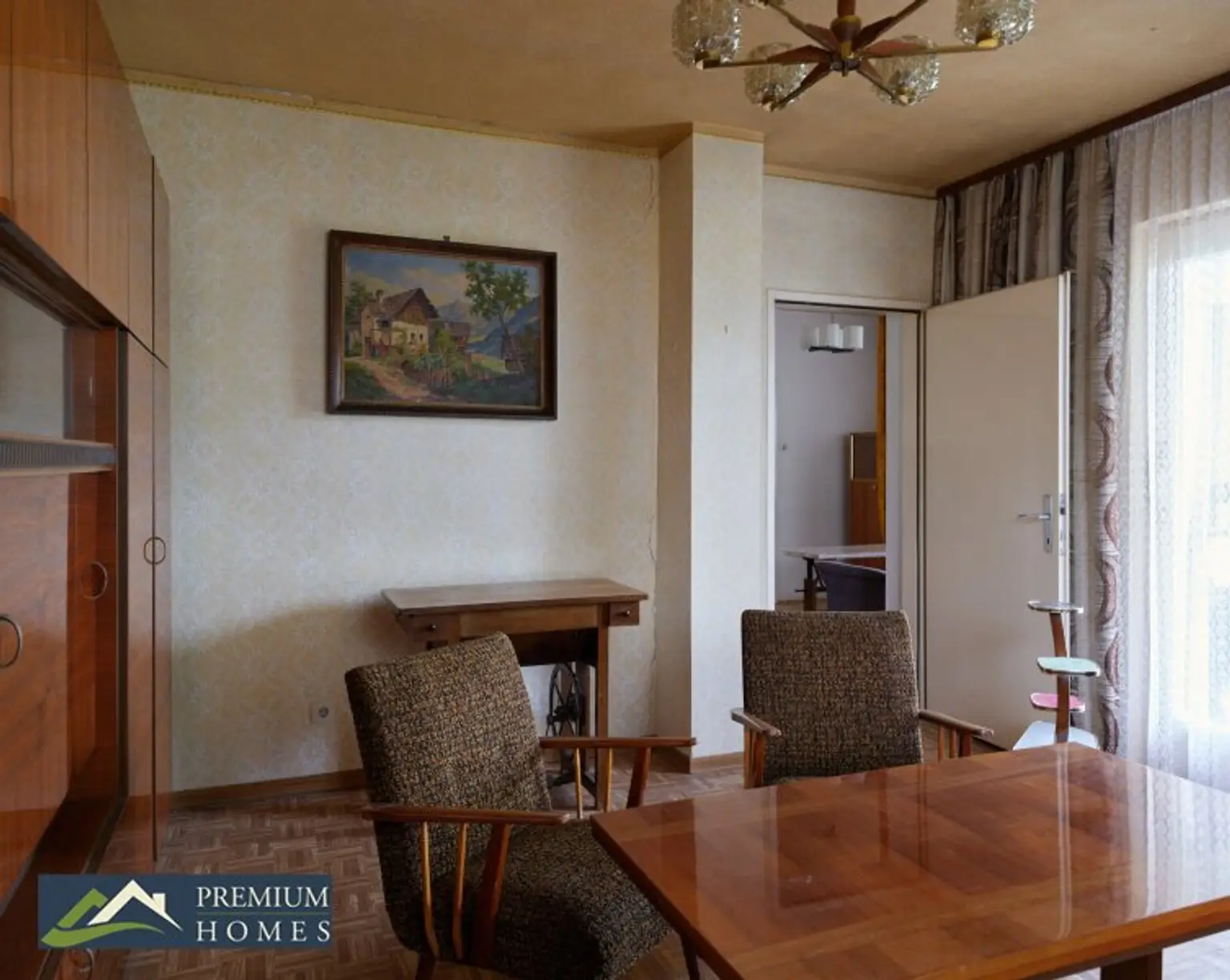 NEUNKIRCHEN - Ferienhaus mit großem Garten - Blick vom Wohnzimmer ins Esszimmer