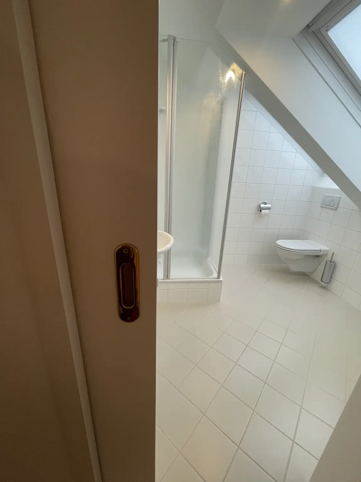 UNBEFRISTET: Klimatisierte 4-Zimmer Wohnung mit Terrasse