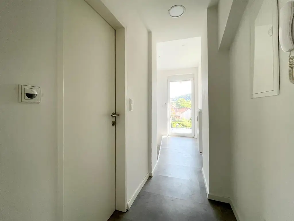 Modern sanierte Dachgeschosswohnung mit hochwertiger Klimaanlage