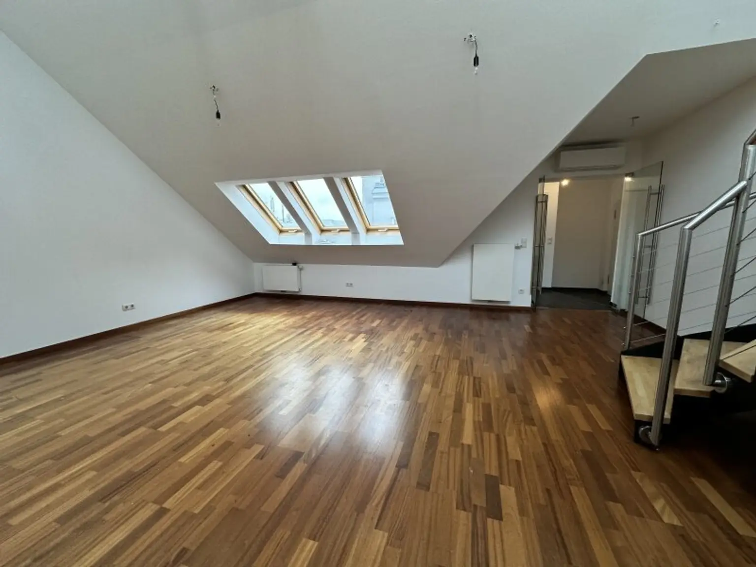 Maisonette mit 3 Zimmer + Galerie und Dachterrasse in 1070 Wien