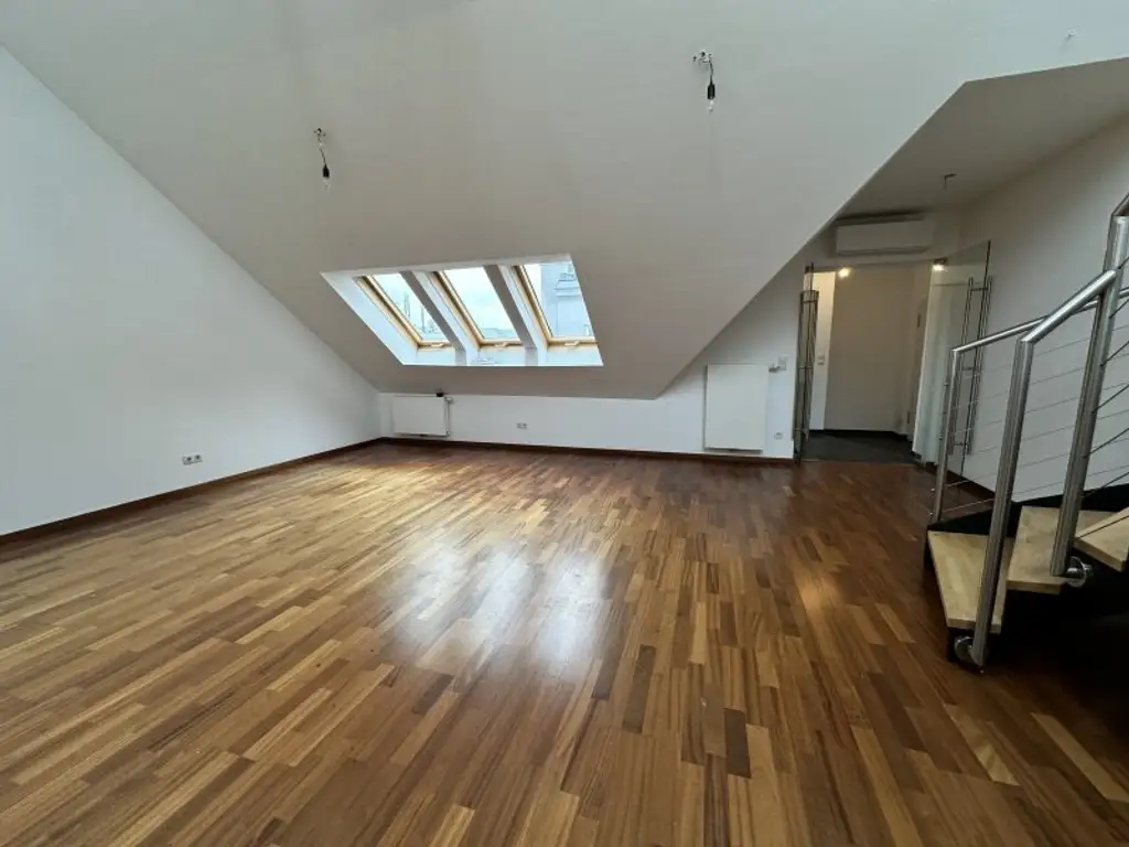 Maisonette mit 3 Zimmer + Galerie und Dachterrasse in 1070 Wien