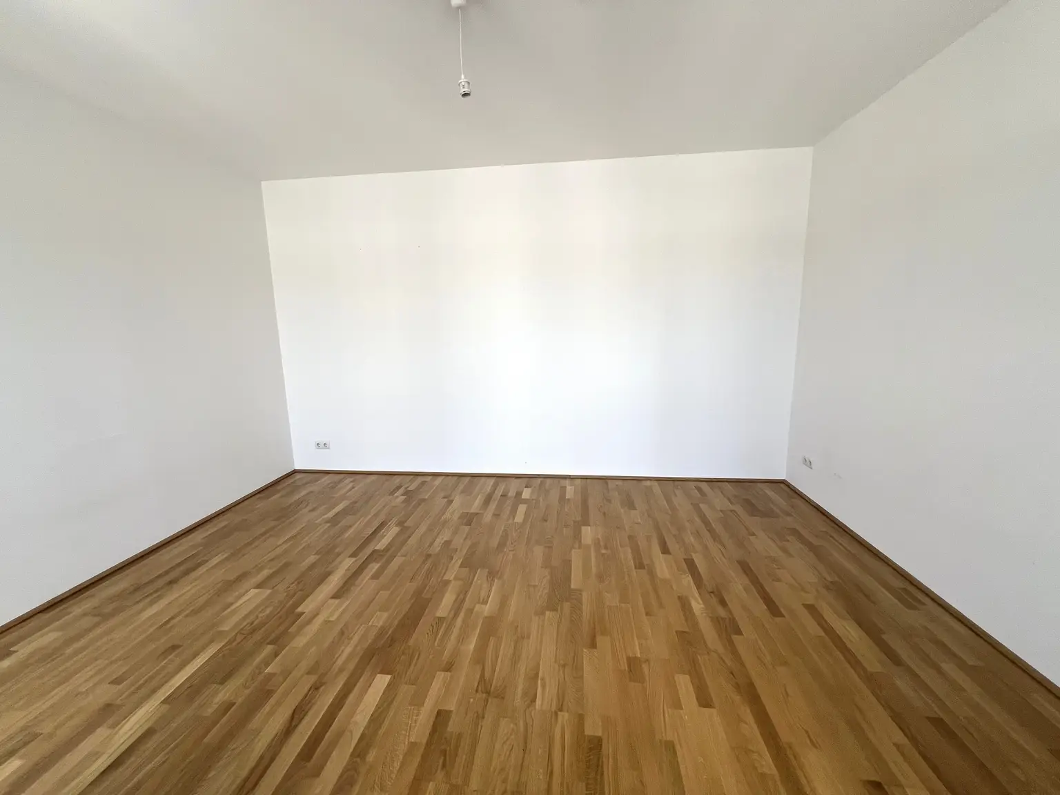 UNBEFRISTET: Wohnen in Bestlage: Attraktive klimatisierte Dachgeschoss-Wohnung in der Neubaugasse