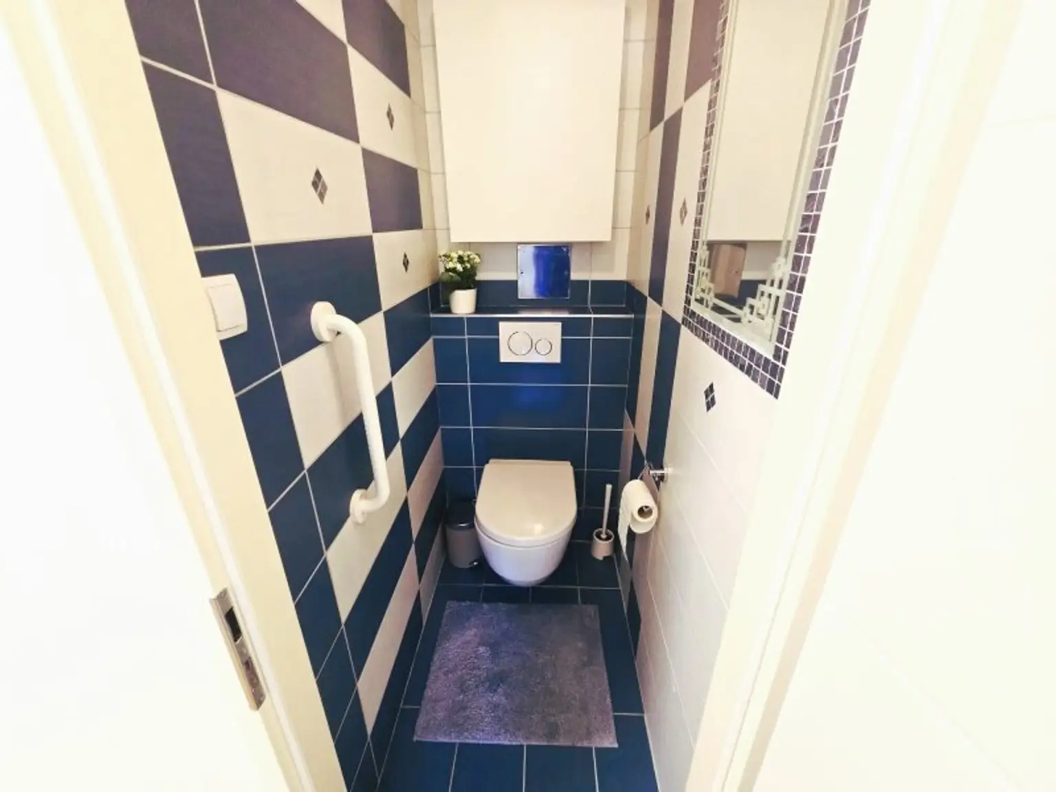 TOP LAGE - Koffer packen und einziehen! - hochwertig ausgestattete, moderne 3-Zimmer Wohnung mit verglaster Loggia - WIE ERSTBEZUG!