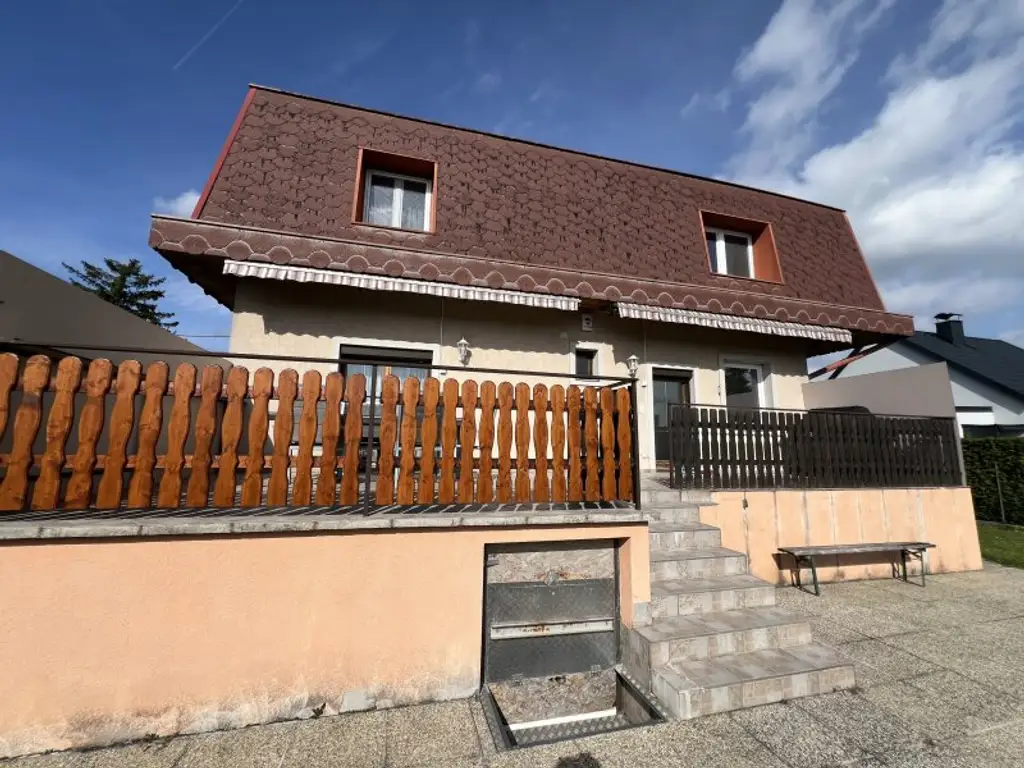 CHARMANTES EINFAMILIENHAUS