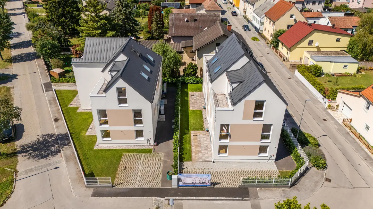 "Wohnen auf höchstem Niveau – Neubau-Doppelhäuser in Stockerau mit bester Lage & Ausstattung"