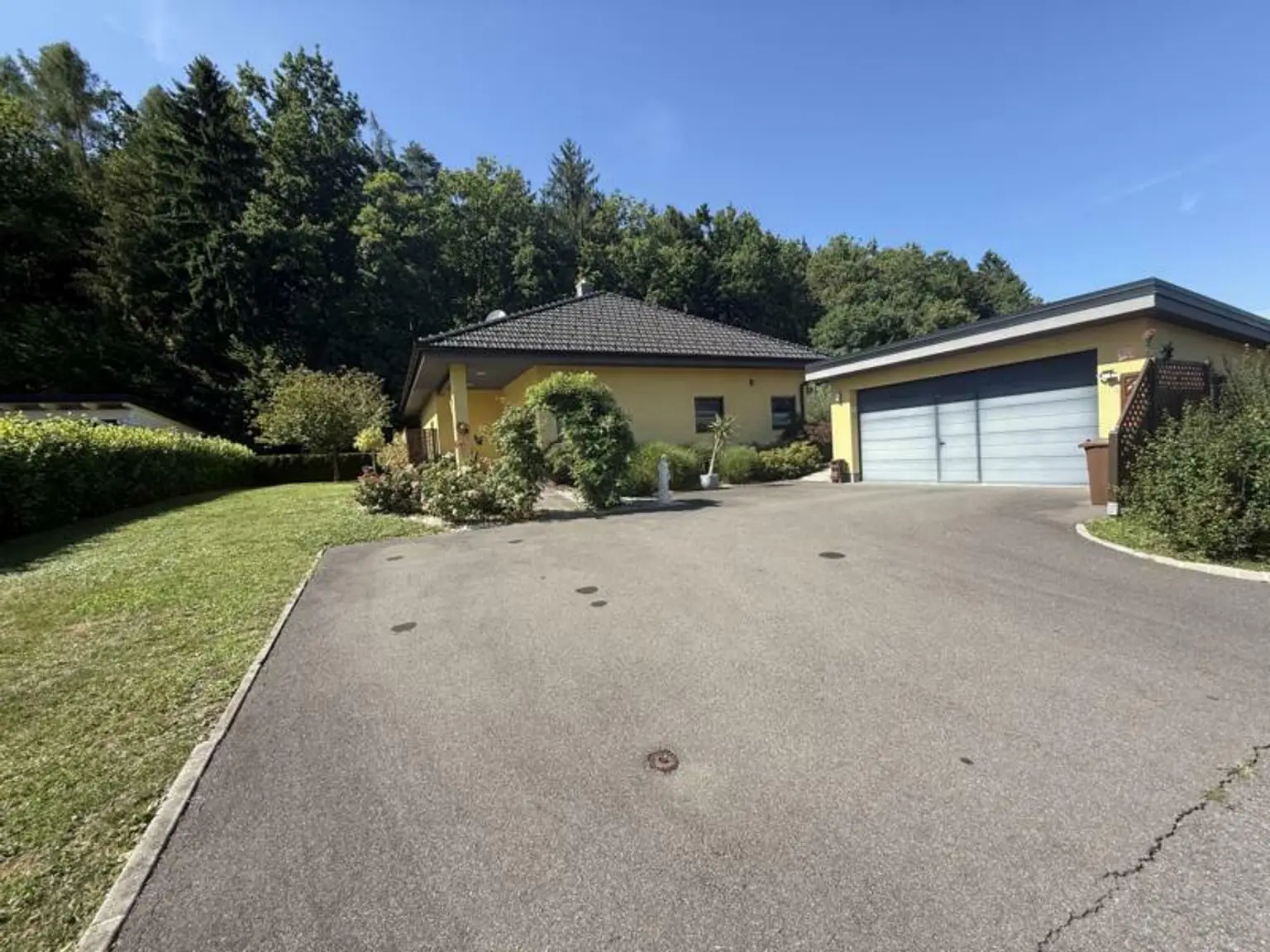 *** Eleganter und stilvoller Bungalow in begehrter Siedlungslage *** unmittelbare Nähe zur Stadt Feldbach ***