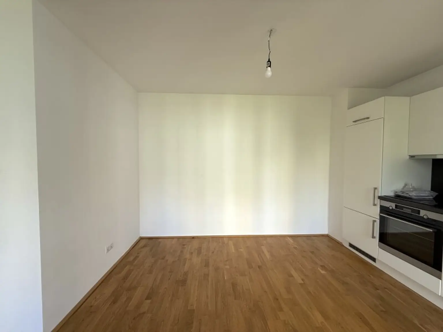 Gut geschnittene 2-Zimmer Wohnung in ruhiger Seitenstraße nahe U4 Hietzing
