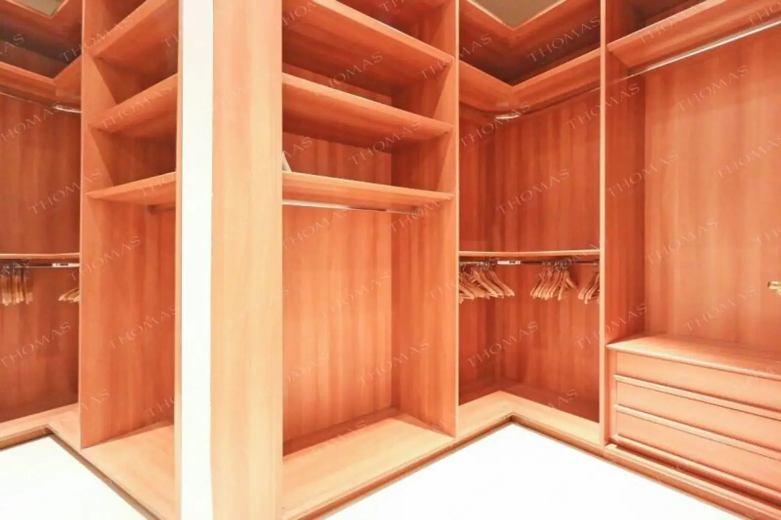 Elegant & zentral – Exklusiv möblierte Altbauwohnung im Servitenviertel