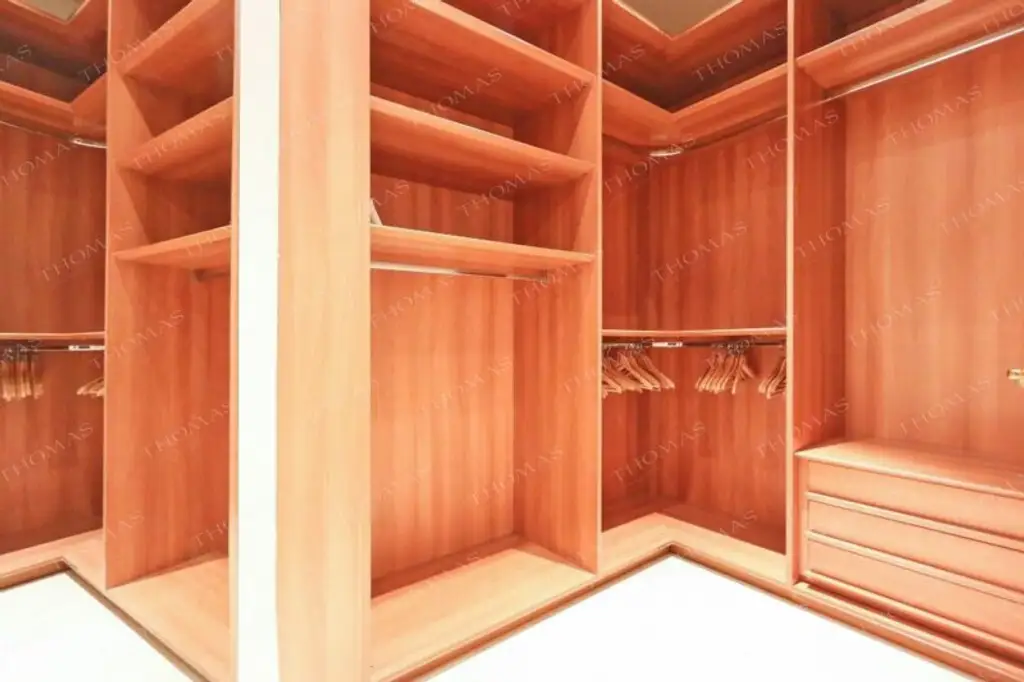 Elegant & zentral – Exklusiv möblierte Altbauwohnung im Servitenviertel